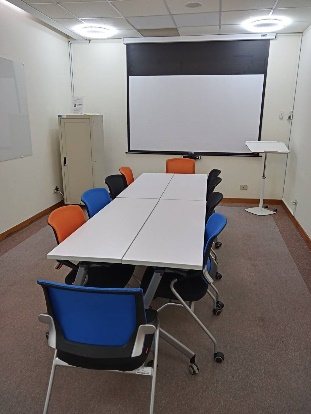 Group Viewing Room Photo 1