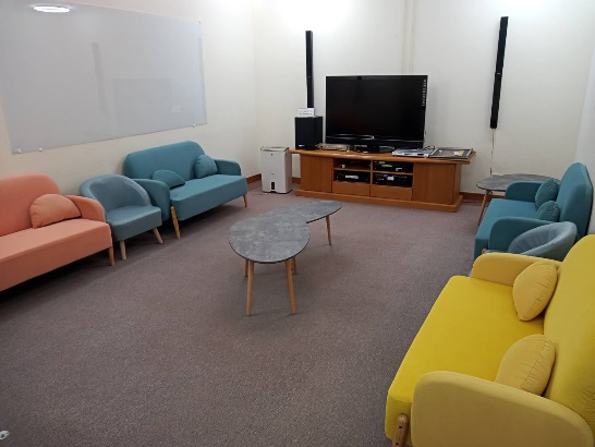 Group Viewing Room Photo 3